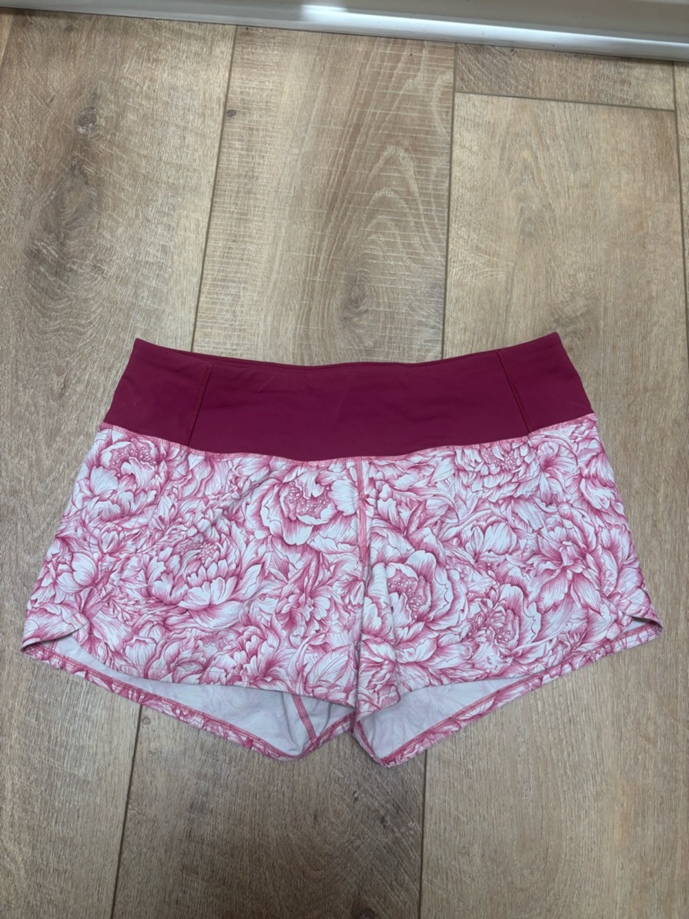 🩷 RARE LULU SPEED UP SHORTS!  Pink Floral Athletic Shorts with Maroon Waistband